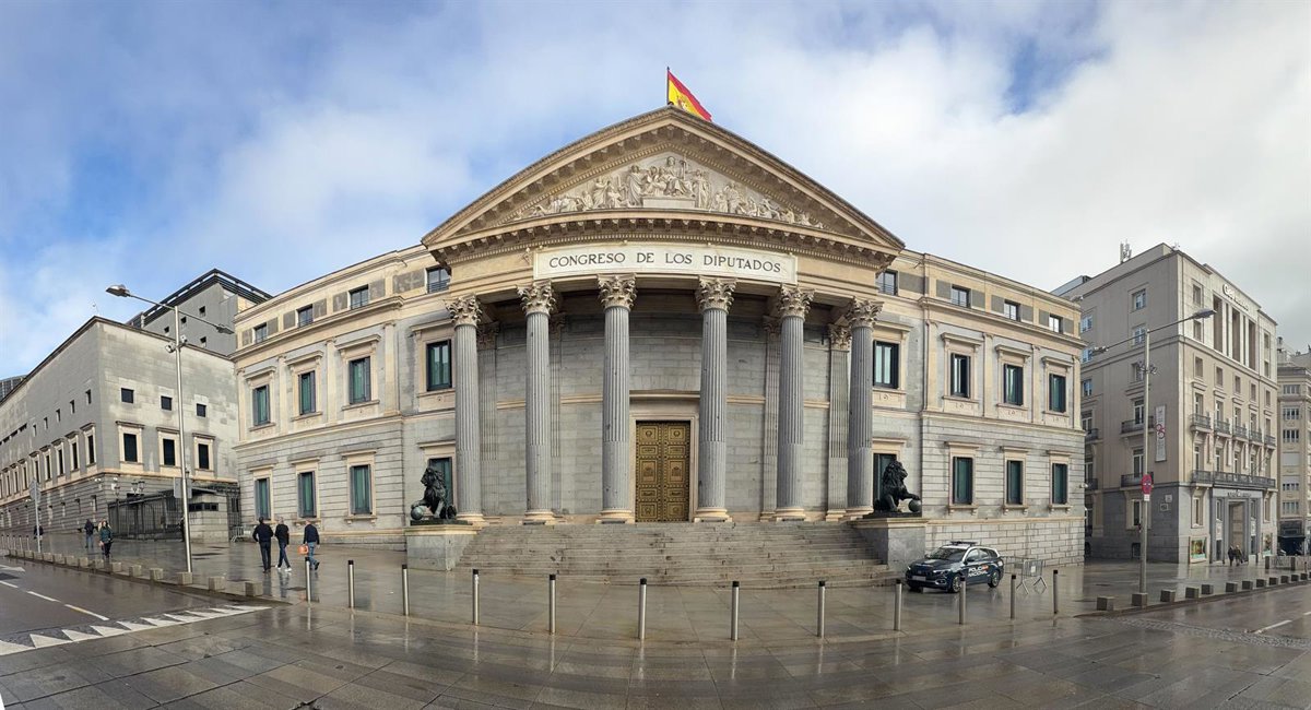 Ajouter le manque de développement réglementaire en Espagne pour adapter les documents aux migrants trans rend le gouvernement laid