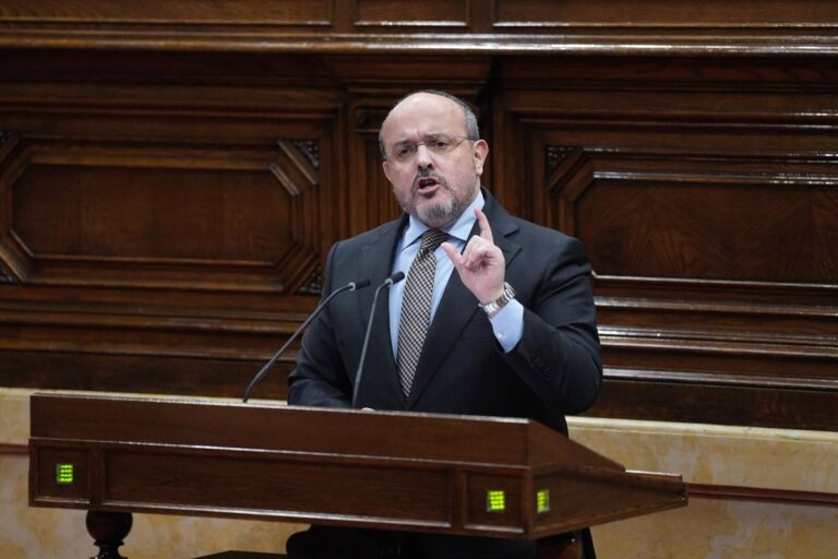 Alejandro Fernández (PP) affirme que Sánchez « entretient » la xénophobie avec la régularisation des migrants