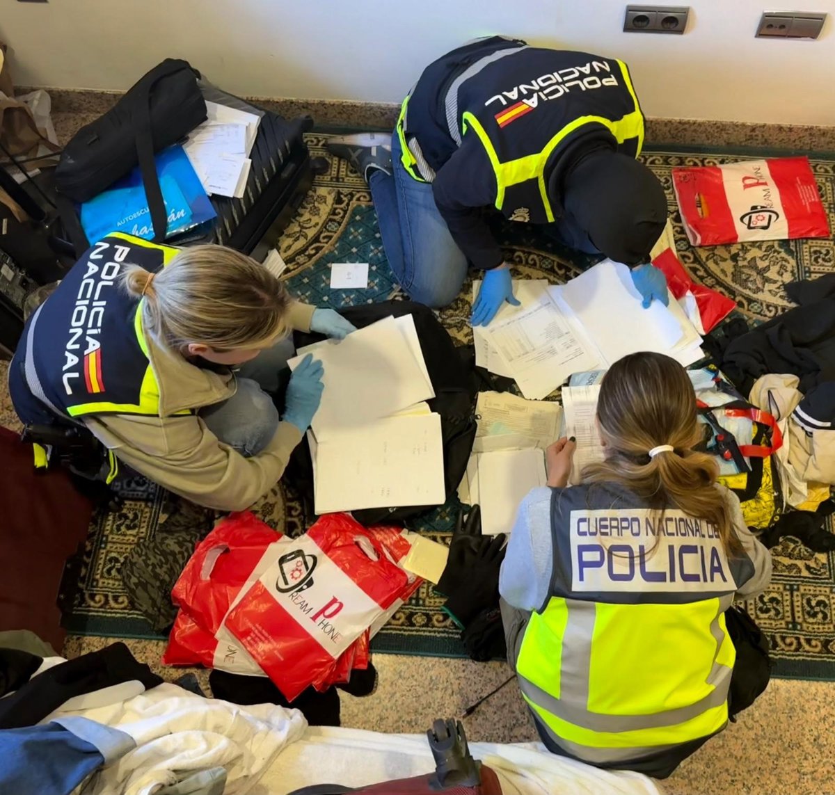 Quatre personnes arrêtées après le démantèlement d'un complot à Almería qui enregistrait des migrants sous l'identité d'un défunt