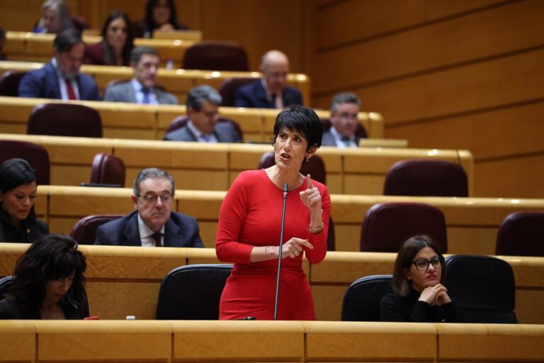 Saiz affirme que les immigrés « ne font pas effondrer les services publics » face aux critiques du PP et de Vox sur la situation du pays