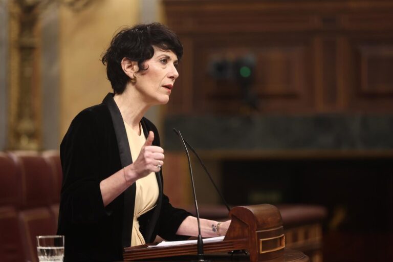 Saiz accuse Vox de « déshumaniser » les migrants et les gens d'Abascal affirment que l'Exécutif veut « remplacer les Espagnols »