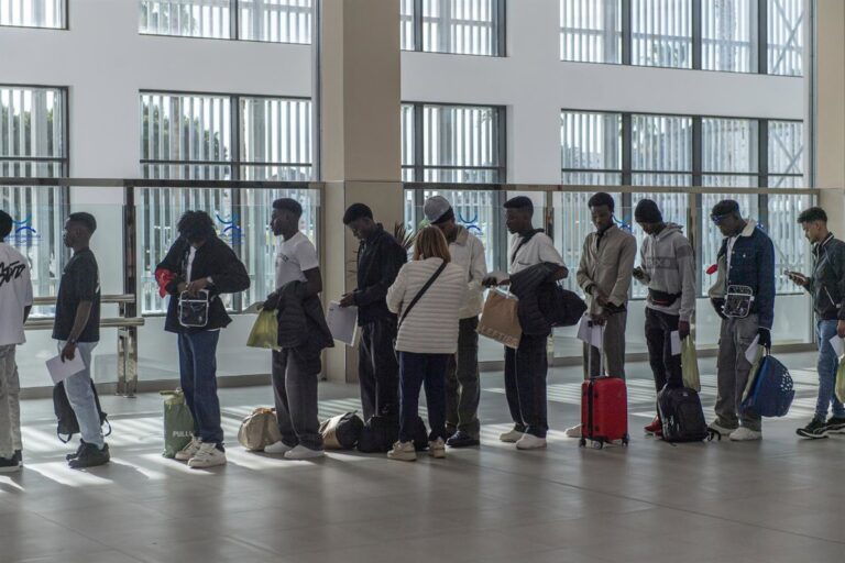 La sous-délégation du gouvernement d'Albacete, face aux publicités trompeuses, précise que la régularisation des migrants n'a pas encore été approuvée