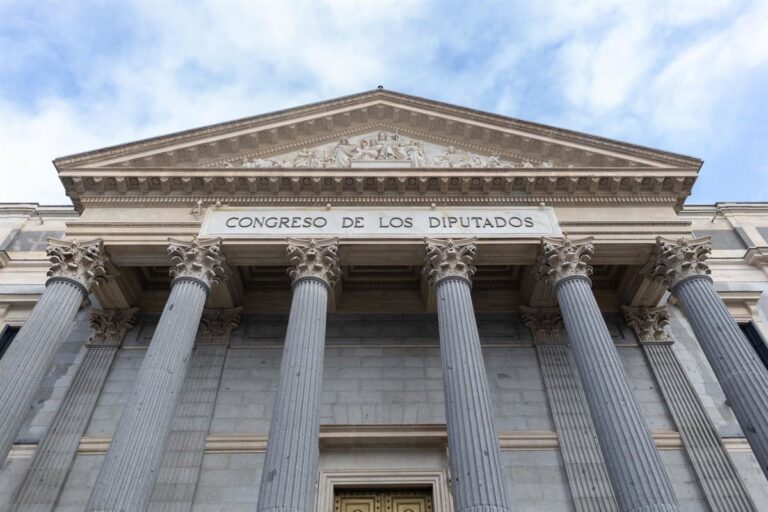 PP, Vox et Junts unissent leurs forces au Congrès pour demander l'expulsion des migrants et opposer leur veto à l'éducation sexuelle à l'école