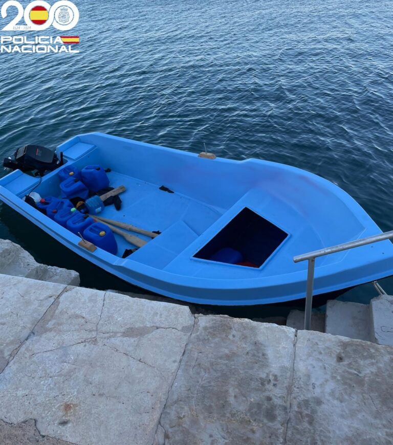Un bateau arrive à Formentera avec 18 personnes à bord