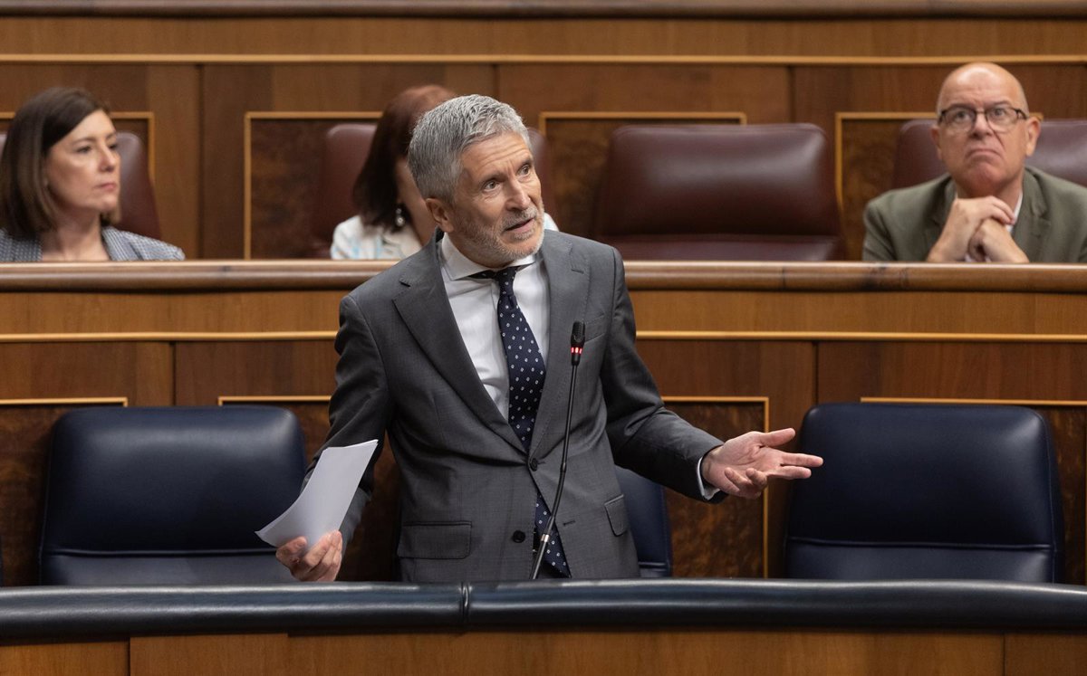 Marlaska affirme que la régularisation respecte la légalité et la sécurité de l'UE et qu'aucun pays n'a demandé d'explications