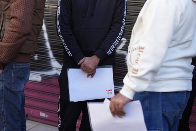 Le gouvernement crée un registre permettant aux syndicats et aux ONG de traiter les dossiers d'immigration au nom des migrants