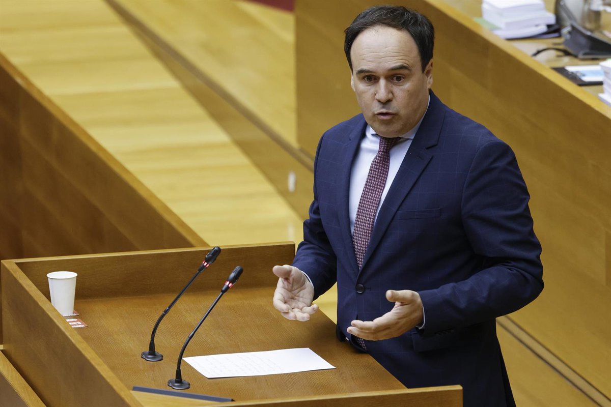 Llorca met en garde contre "l'effet d'appel" de la régularisation massive des migrants et plaide pour que l'Espagne ne soit pas une "souche"