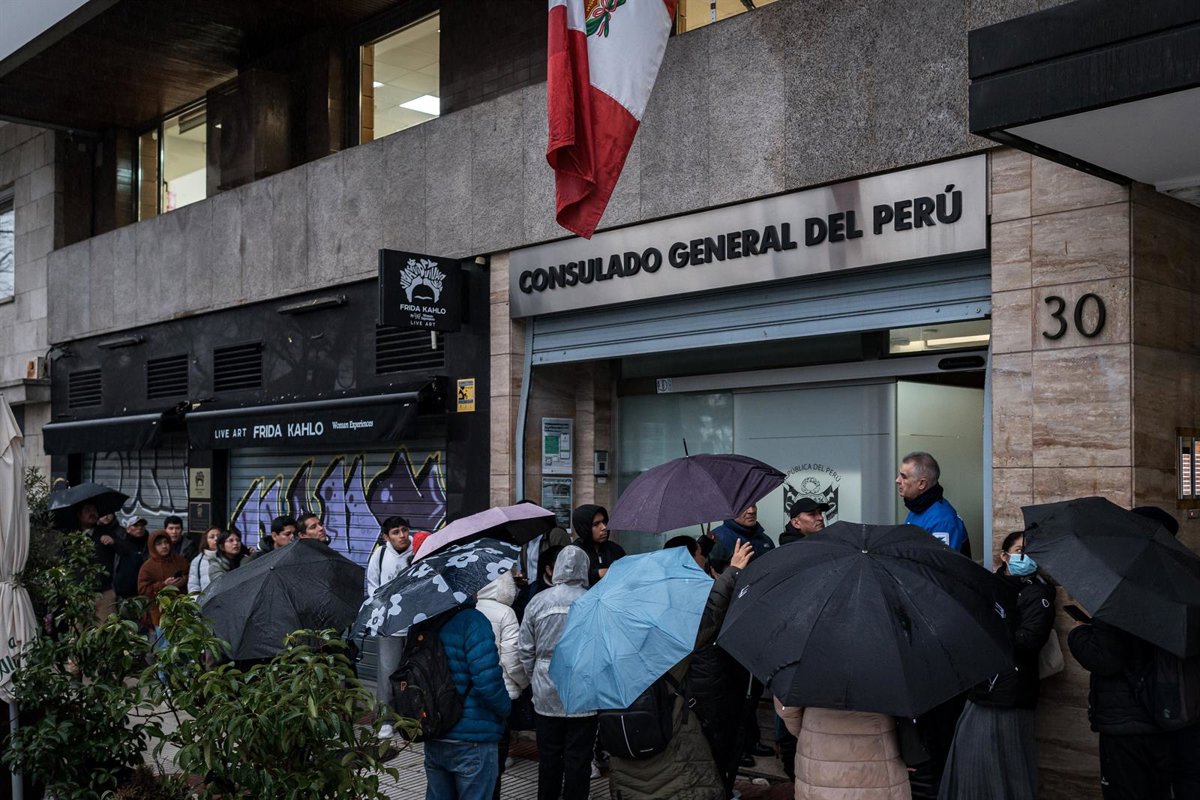 Le PSOE demande à la Communauté des points d'information gratuits pour les migrants qui souhaitent demander la régularisation