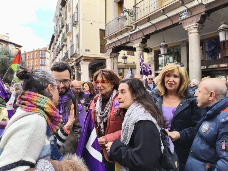 Podemos proclame le féminisme comme un « mouvement pour la paix » et demande « non à la guerre » pour « affronter » Trump