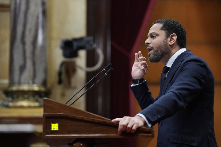 Vox critique la DR qui garantit des soins de santé aux migrants en situation irrégulière : « Nous ne sommes pas une ONG »