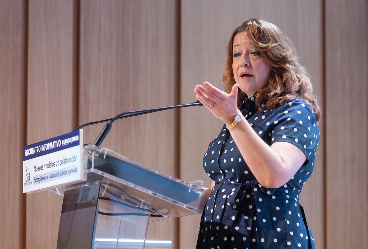 La Communauté accuse Mónica García de promouvoir le « tourisme de santé » après avoir rétabli la couverture des migrants irréguliers