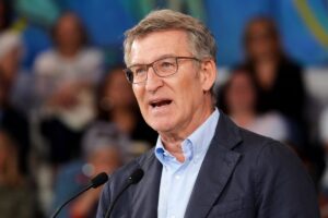 Feijóo considère la régularisation des migrants comme « imprudente » et met en garde contre un « effet d'appel » face à la crise internationale