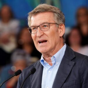 Feijóo considère la régularisation des migrants comme « imprudente » et met en garde contre un « effet d'appel » face à la crise internationale