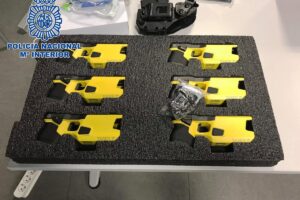 La police défend le contrôle « strict » du Taser après la polémique sur la mort d'un homme à Malaga