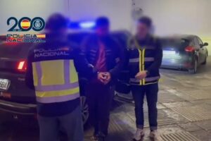 Ils arrêtent 5 membres d'un réseau criminel qui exploitait des étrangers dans des établissements de restauration rapide