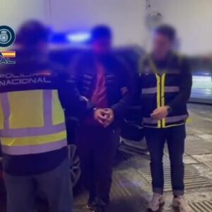 Ils arrêtent 5 membres d'un réseau criminel qui exploitait des étrangers dans des établissements de restauration rapide