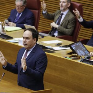 Llorca répondra cette semaine aux Corts aux questions sur son « inaction », les besoins des Valenciens et l'immigration