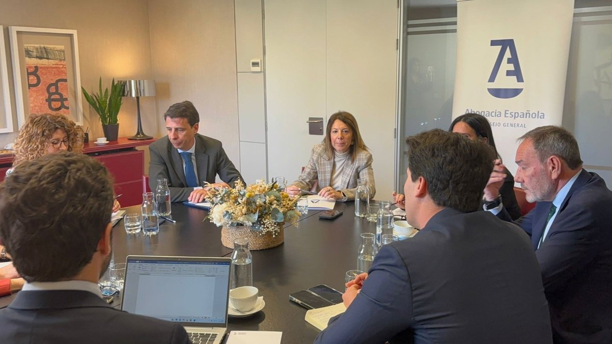 Droit, Justice et Migration conviennent de collaborer pour « informer et diffuser » sur la régularisation extraordinaire