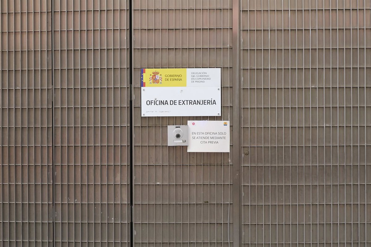 Les migrants pourront commencer à demander leur régularisation par voie électronique à partir de 00h30 ce jeudi