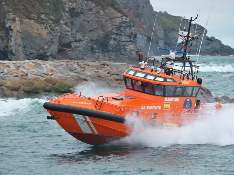 Maritime Rescue sauve un bateau avec à son bord 27 personnes d'origine subsaharienne au sud de Cabrera