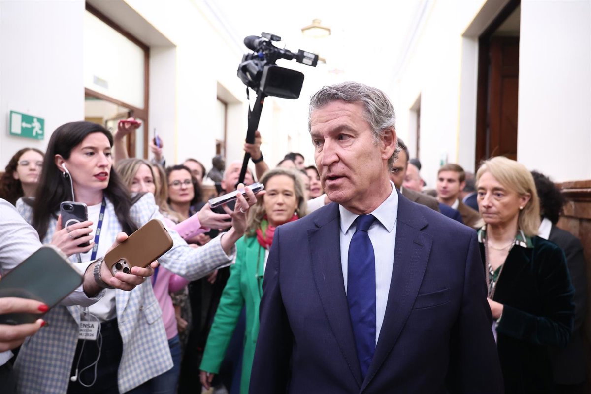 Feijóo insiste sur le fait que la "priorité nationale" est enracinée et ne peut être appliquée que dans le cadre de la loi