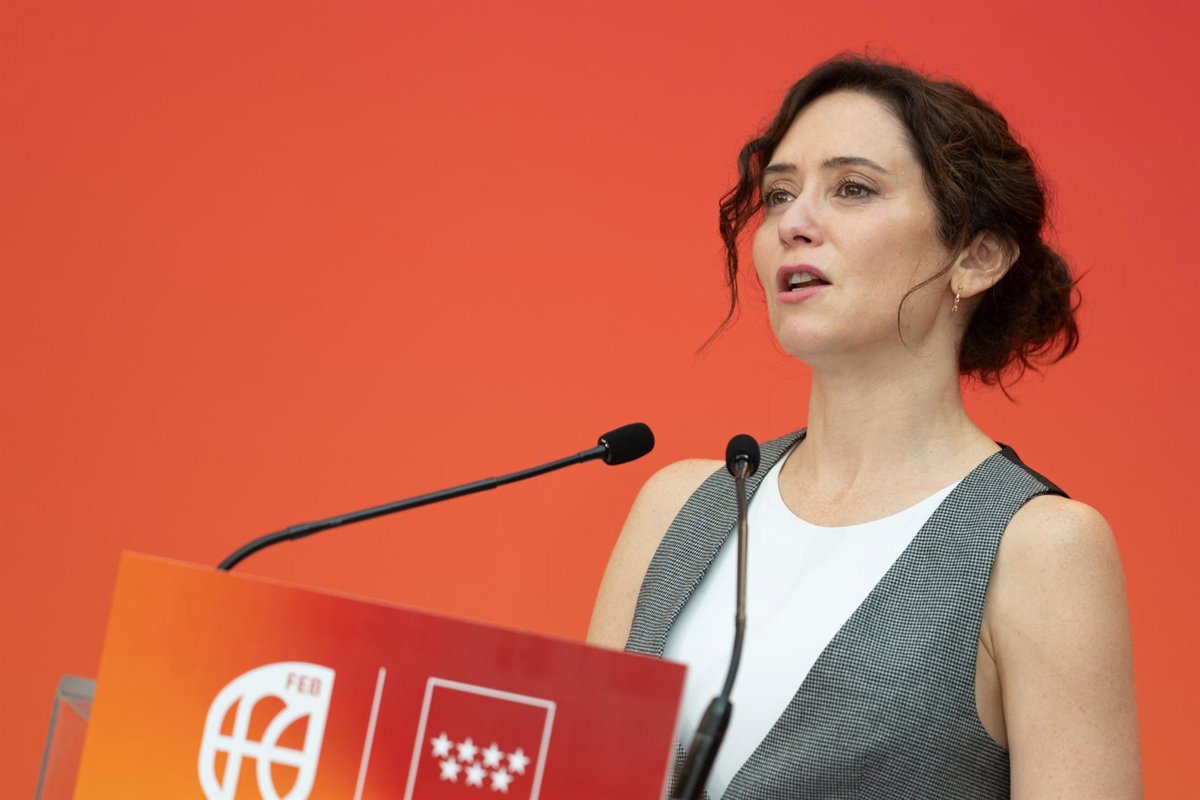 Ayuso blâme un gouvernement qui "brûle les navires" avec une régularisation qui cherche à faire "des dégâts gratuits"
