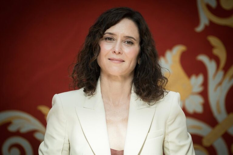 Ayuso exhorte Vox à porter devant les Cortes la perte de nationalité des migrants reconnus coupables d'organisation criminelle