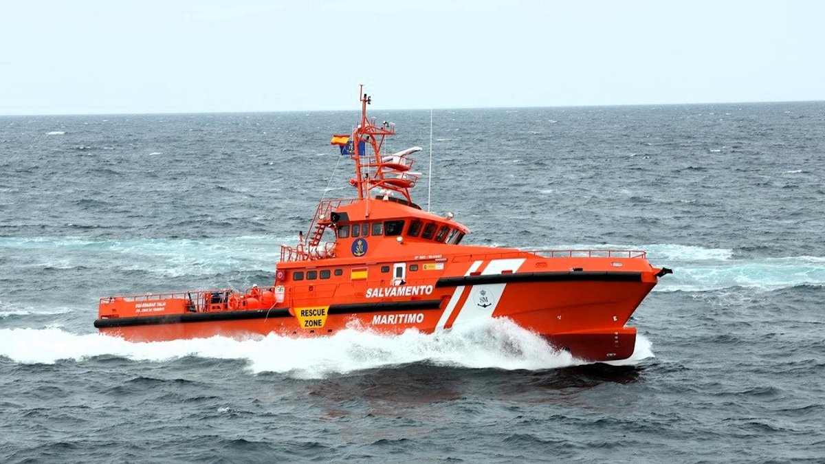 Maritime Rescue sauve 40 migrants à bord d'un bateau pneumatique près de Fuerteventura