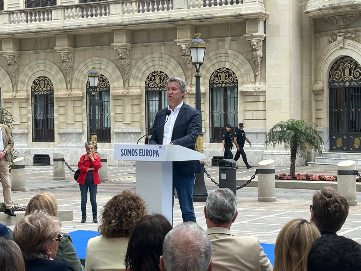 Feijóo s'engage à "déclassifier tous les documents" sur la régularisation des migrants s'il devient président