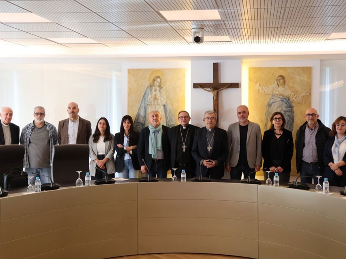 Les évêques abordent la précarité de l'emploi ou la situation des migrants avec les secrétaires généraux du CCOO et de l'UGT