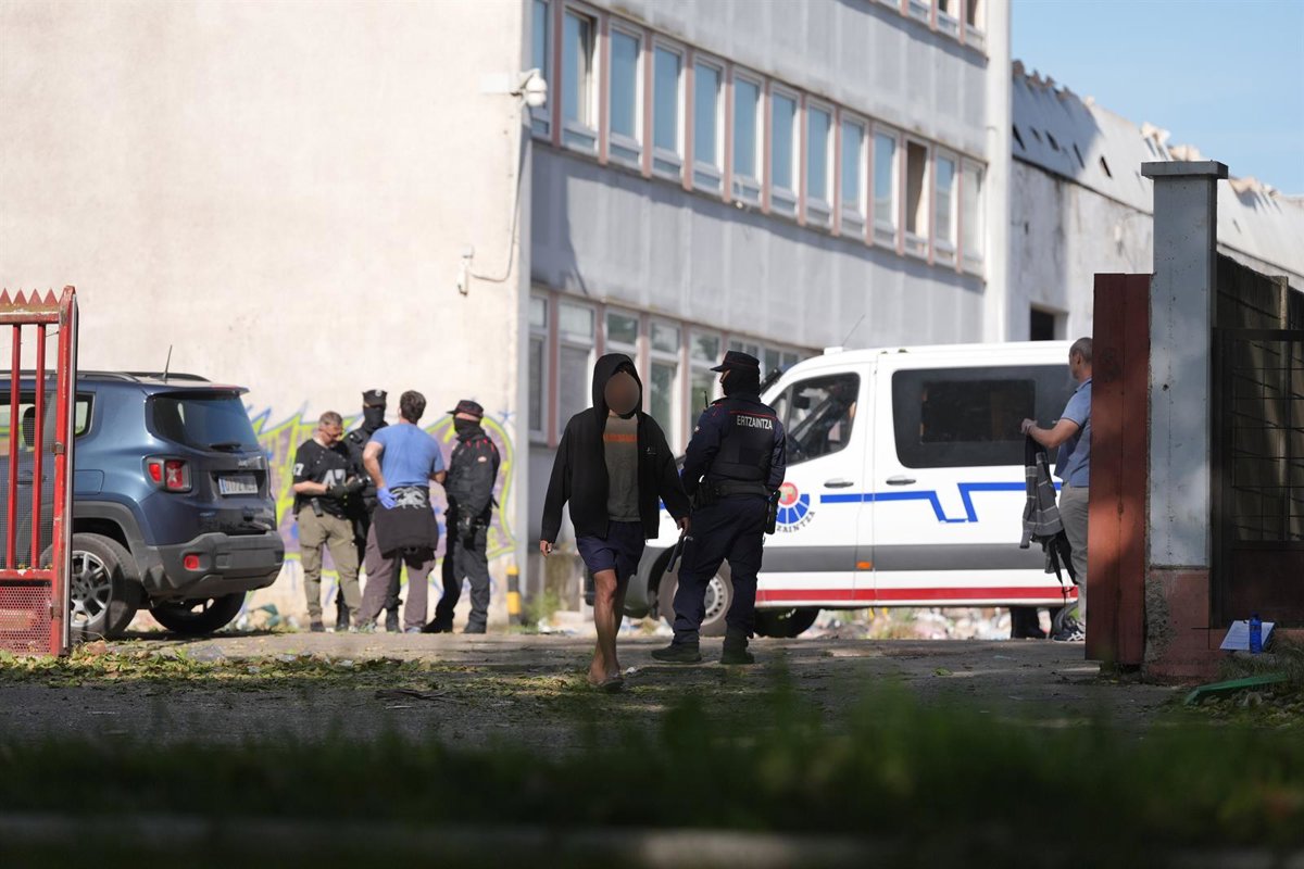 94 personnes identifiées, pour la plupart des migrants, dans deux usines abandonnées à Vitoria-Gasteiz