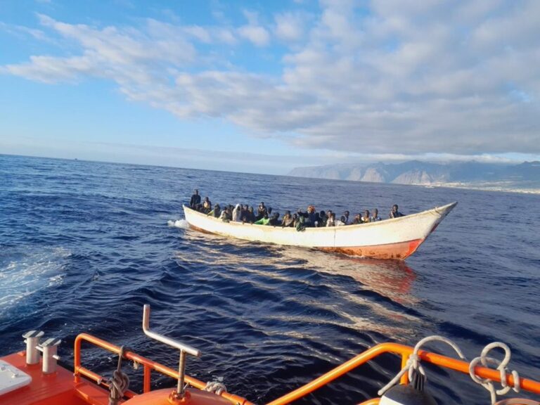 Un bateau arrive à Palma avec quatre personnes à bord