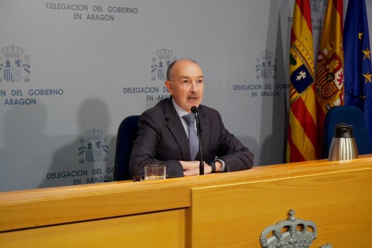 Beltrán estime que Nolasco fait une « exception à la règle » avec l'âge des mineurs migrants et demande son avis à Azcón