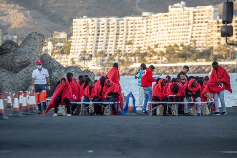 1.800 personnes recevront le Pape au Port d'Arguineguin, qui écoutera les témoignages des familles de migrants