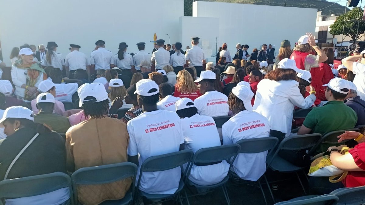 Migrants attendant le Pape à La Laguna : "Nous ne venons pas pour rien enlever, nous venons seulement pour ajouter"