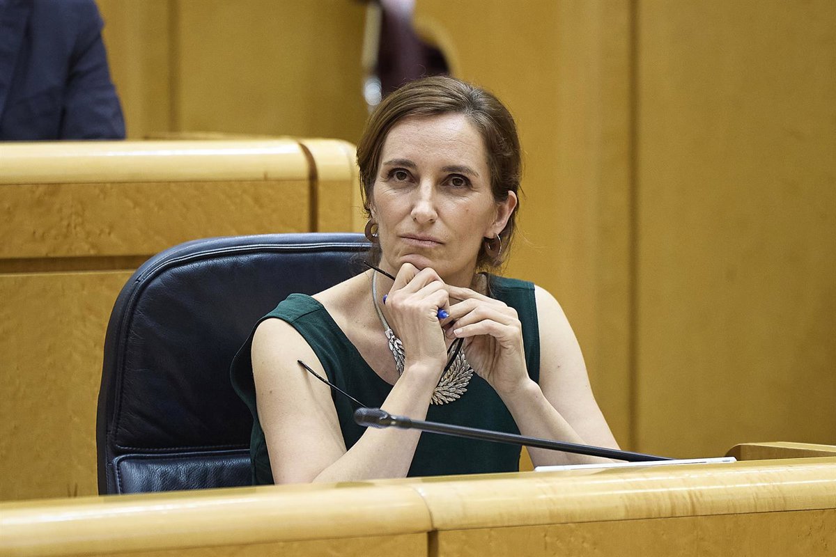 Mónica García dénonce "les obstacles" de la Communauté en exigeant le registre de la carte de transport