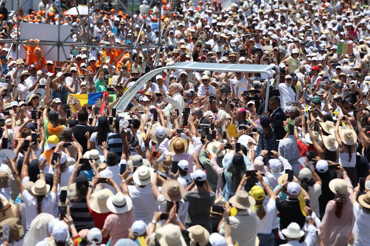 Septième et dernier jour en Espagne : avec accueil à Las Raíces, messe devant 35 000 fidèles et vol des faucons