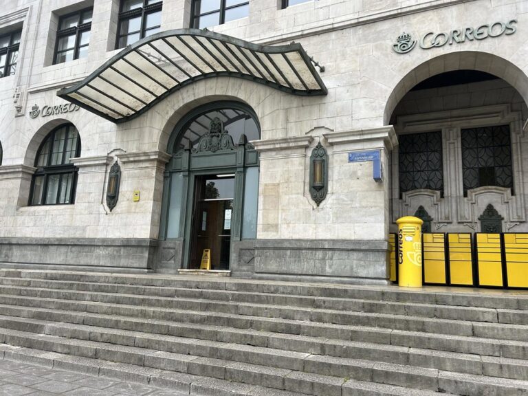 Trois bureaux de poste en Cantabrie facilitent le dépôt des demandes de régularisation pour les migrants