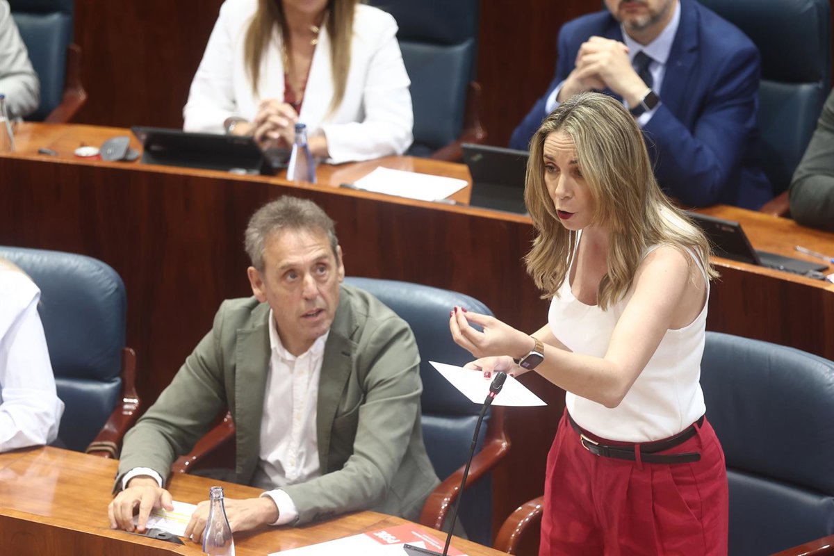 Le PSOE déshonore Ayuso pour avoir tenté de "rectifier à la hâte" les conditions d'inscription à l'abonnement, mais "oublie" les migrants