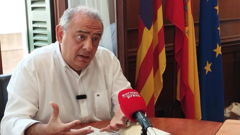 Rodríguez souligne que la tente du port de Formentera n'est pas l'endroit approprié pour accueillir des mineurs