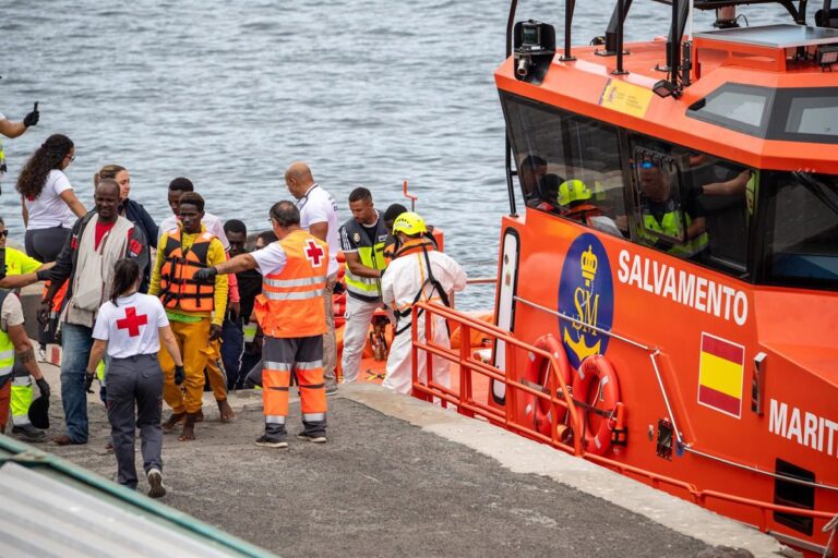 Un cayuco arrive avec 119 migrants à El Hierro