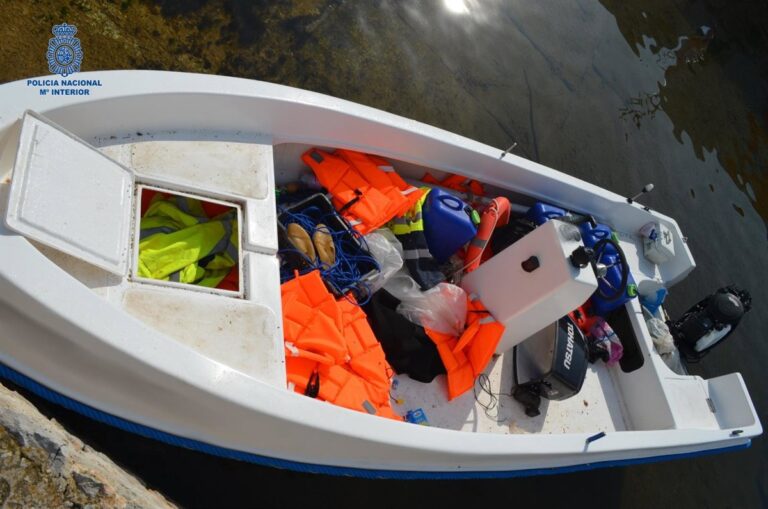 Ils localisent 44 migrants arrivés dans deux bateaux aux îles Baléares et hospitalisent trois femmes enceintes