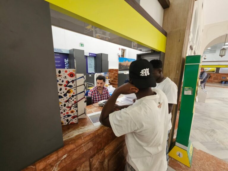 Correos permettra à 383 bureaux jusqu'au 30 septembre d'assister aux corrections des dossiers de régularisation