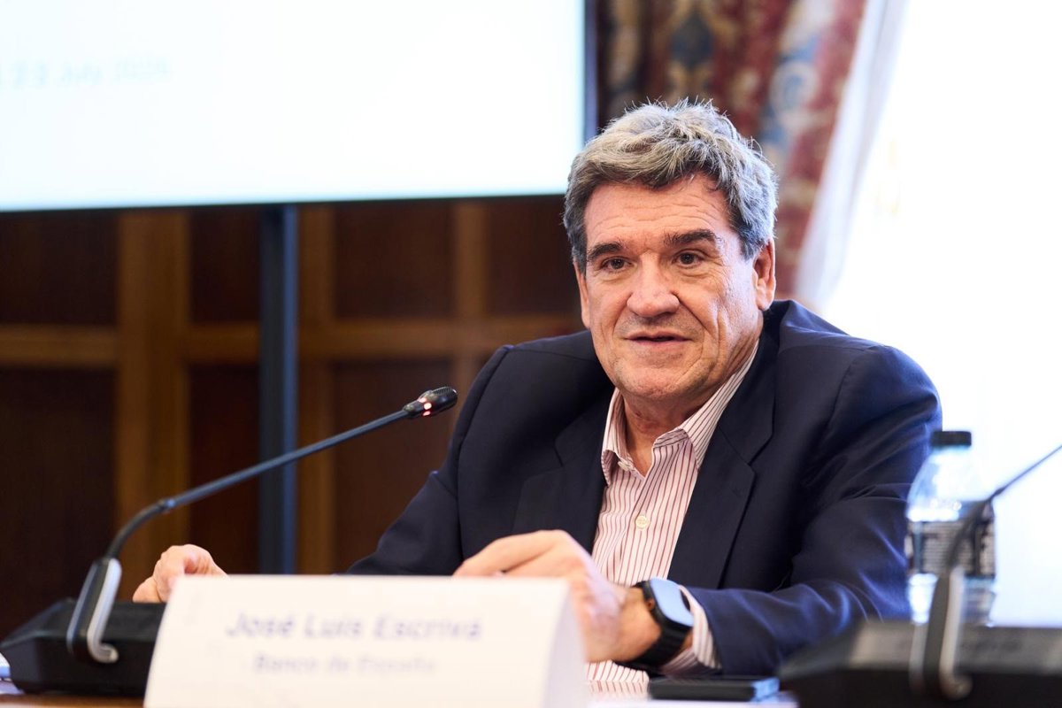 Escriva dit qu'il faut « redimensionner les services publics » face à l'augmentation de la population du pays due aux migrants