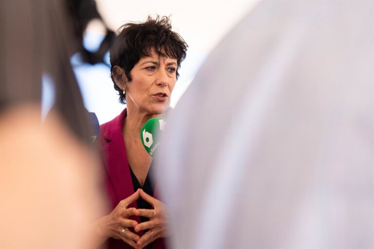 Saiz célèbre que la régularisation extraordinaire a déjà généré 2 400 inscriptions à la Sécurité Sociale dans les Asturies