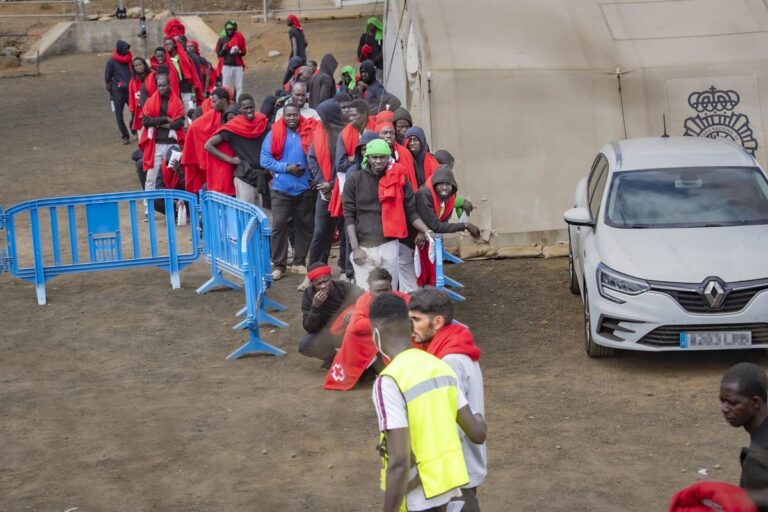 Clavijo discrédite le « modèle Meloni » du pacte d'asile et prévient que les migrants vont s'accumuler aux îles Canaries