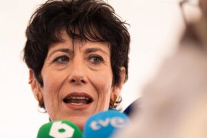 Saïz considère la régularisation des migrants comme un « succès » malgré la tentative de « l'ultra race » de la paralyser