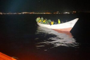 Huit migrants arrivent sur l'île de Lanzarote à bord d'un cayuco par leurs propres moyens