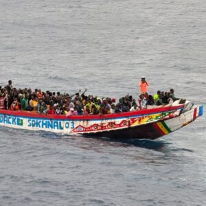 135 migrants secourus, dont un mineur, à bord d'une pirogue près de Gran Canaria
