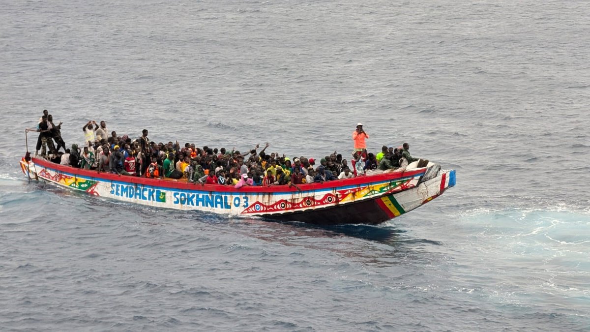 135 migrants secourus, dont un mineur, à bord d'une pirogue près de Gran Canaria
